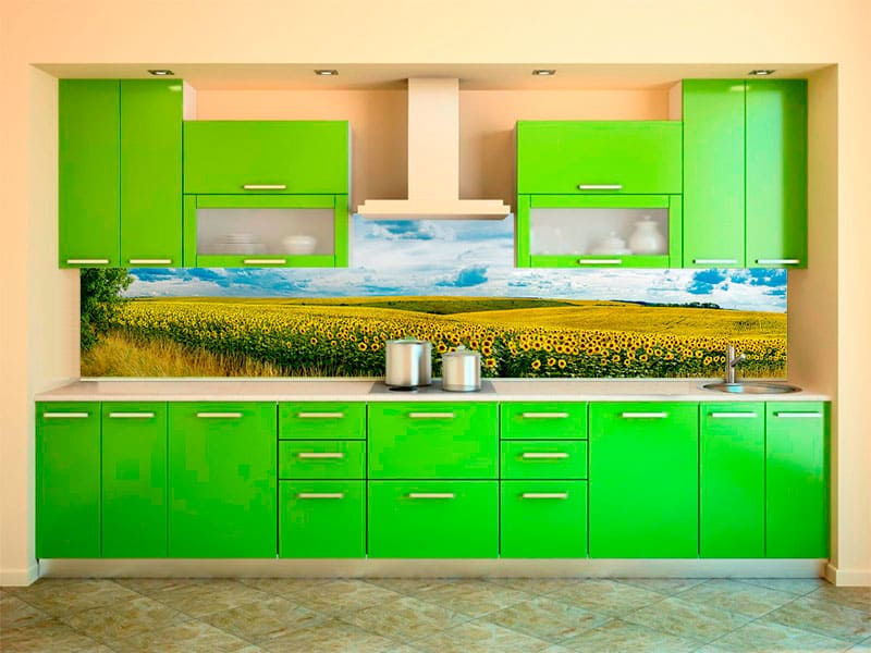 Фартук для кухни ПОЛЕ ПОДСОЛНУХОВ ГОЛУБОЕ НЕБО в интерьере кухни зеленой