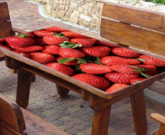 Столешница наклейка на стол КЛУБНИКА купить